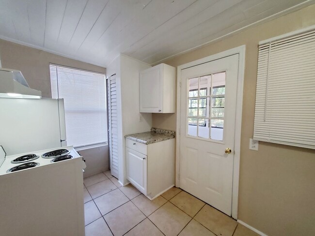 Building Photo - 2 Bedroom, 1 Bathroom Home for Rent in Plant City!