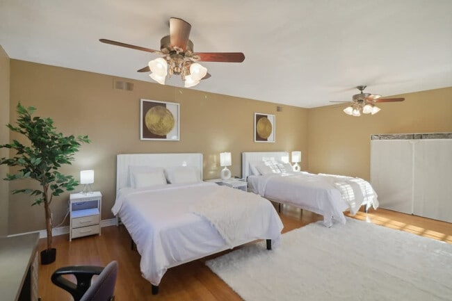 Building Photo - 2908 Lakemont Dr