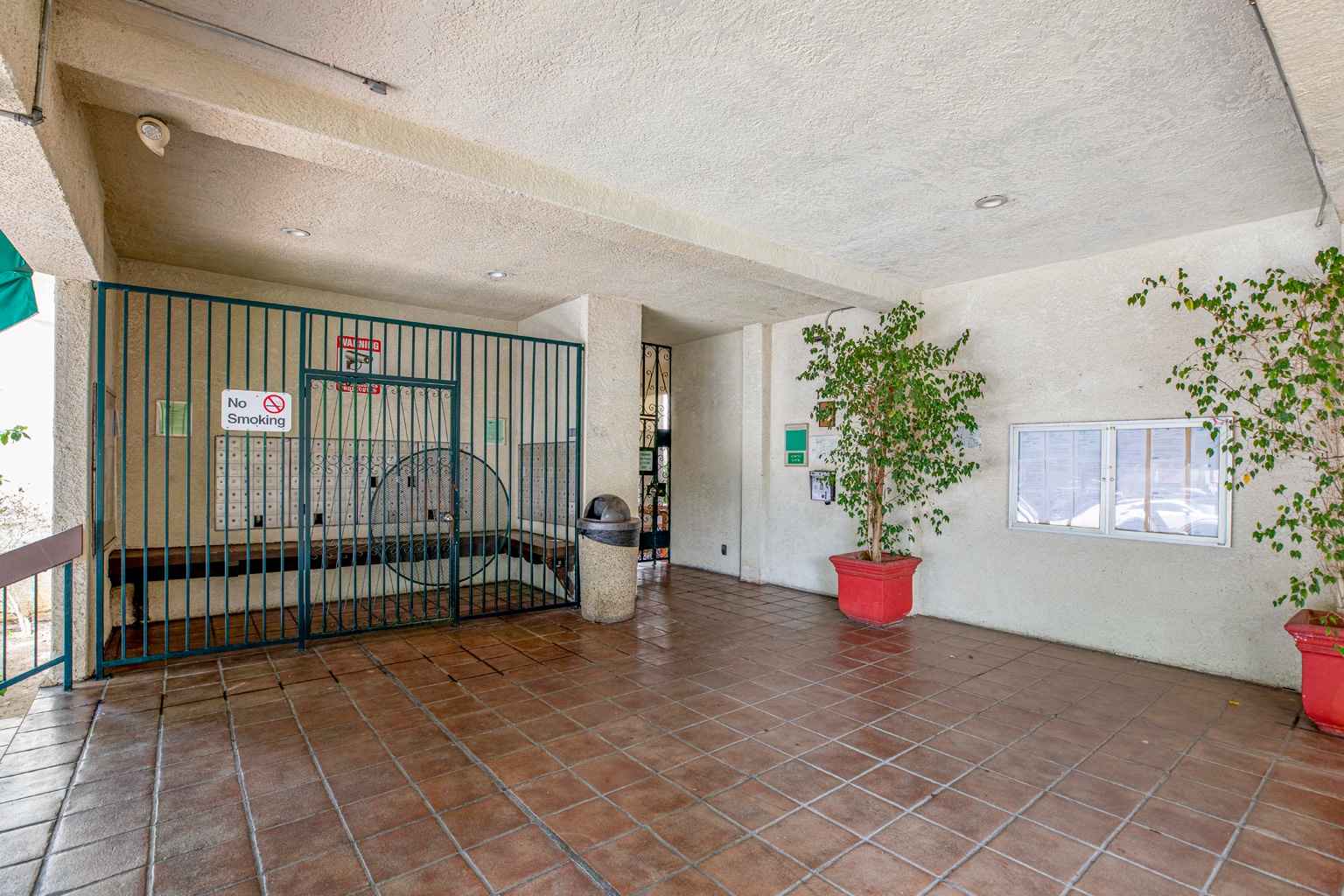 Building Photo - 5460 White Oak Ave