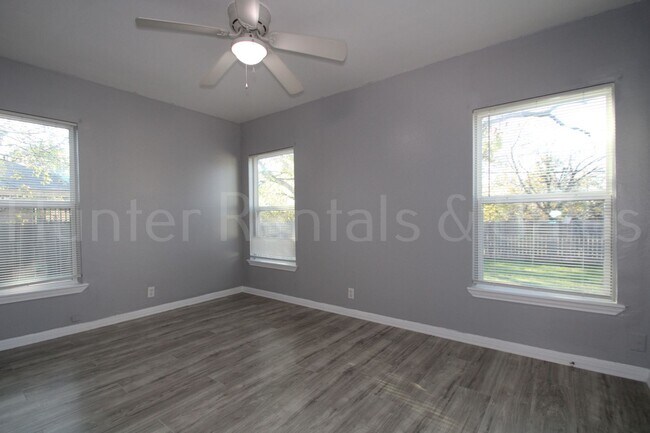 Building Photo - Well-Maintained Three-Bedroom In North Killeen!