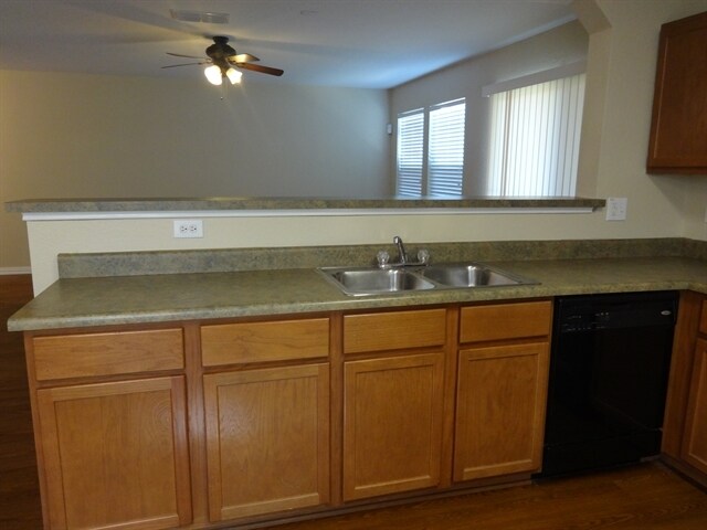 Building Photo - 9314 Silver Vis