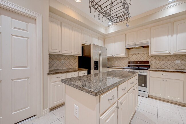 Building Photo - 13607 Brookbluff Ln