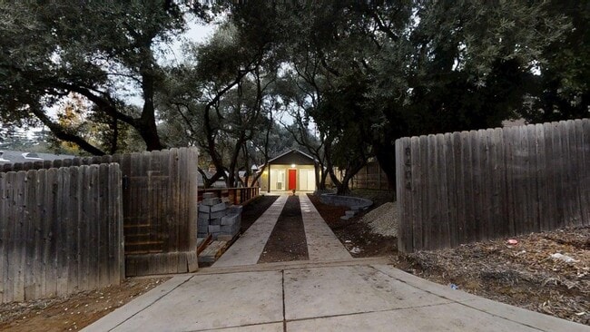 Building Photo - 8404 Ascolano Ave