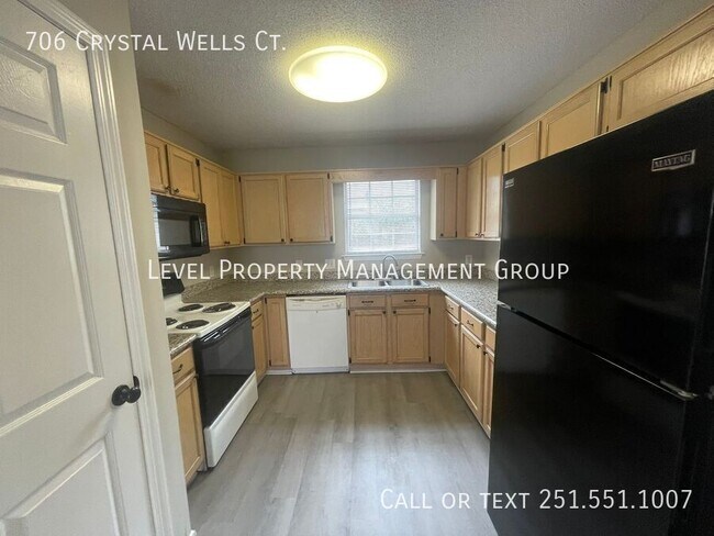 Building Photo - 706 Crystal Wells Ct N
