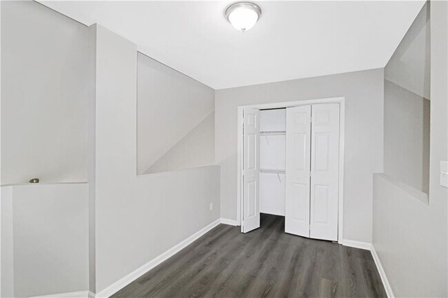 Building Photo - 204 Ivy Green Ln SE