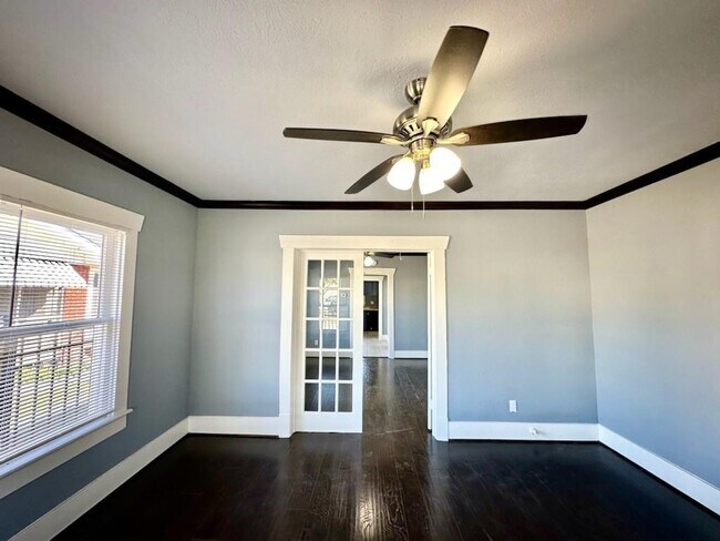 Building Photo - 118 N Drennan St