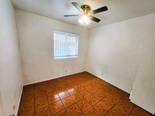 Building Photo - 337 N 93rd St