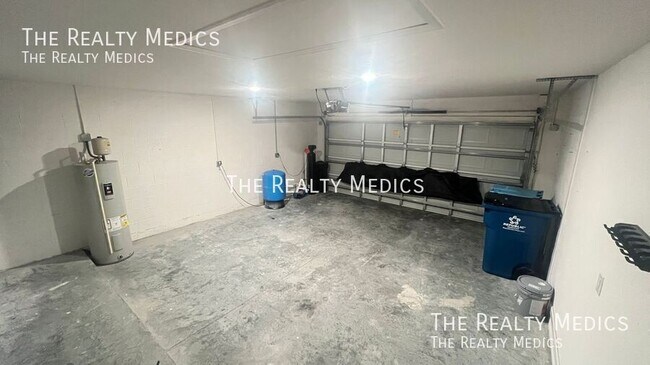 Building Photo - 2498 Cogan Dr