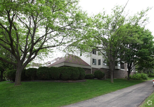 Building Photo - Monteray Place