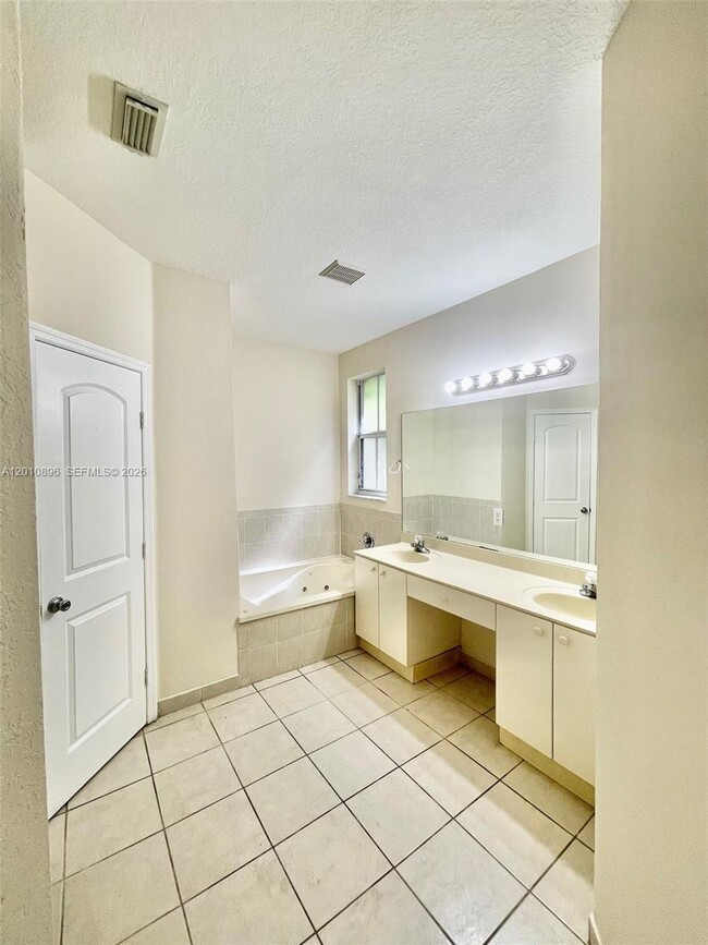Building Photo - 8514 NW 111th Ct