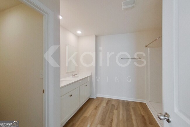 Building Photo - 109 Inez Ave