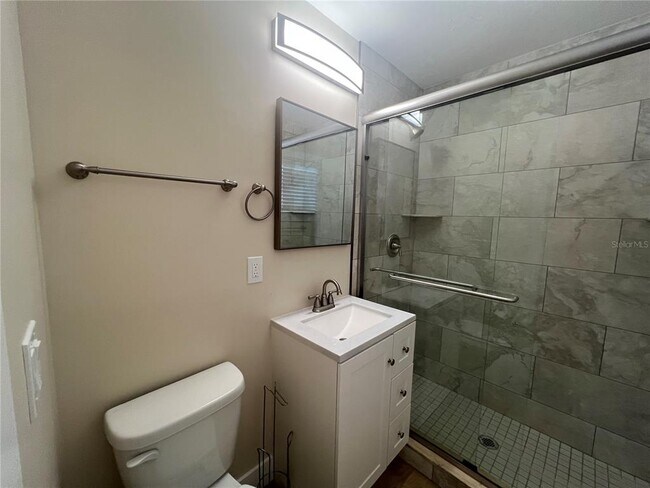 Building Photo - 2464 Picnic St