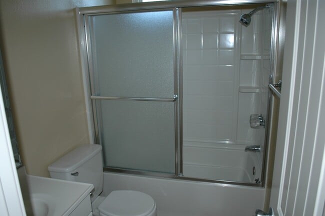 Building Photo - 951 W Summerland Ave