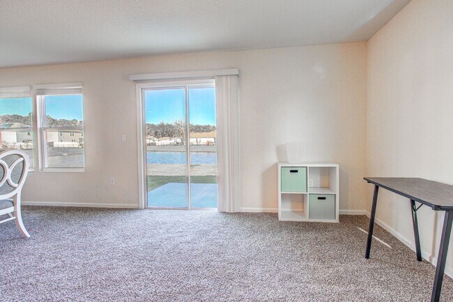 Building Photo - MOVE-IN READY 3/2 IN ENTRADA!