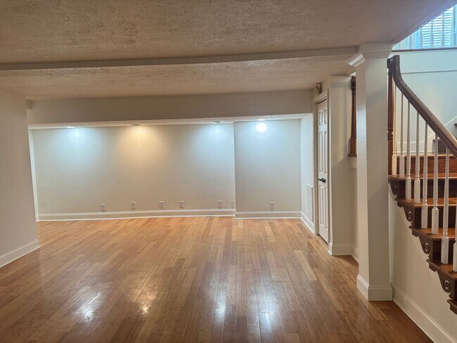 Building Photo - Beautiful 3 Bed 3 Bath Home nestled in St. B!