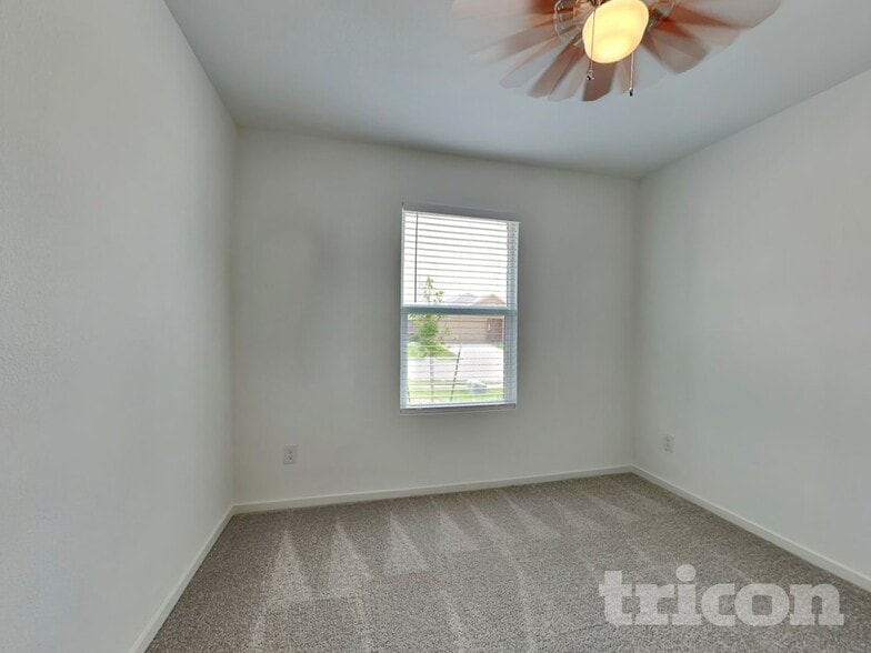 Building Photo - 1837 Kiwi Dr