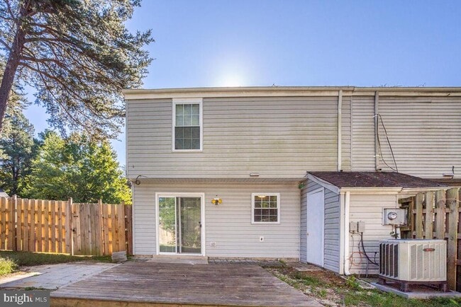 Building Photo - 700 Brandon Cir