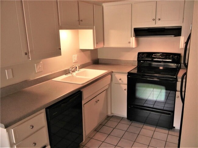 Building Photo - 6552 N Meridian Ave