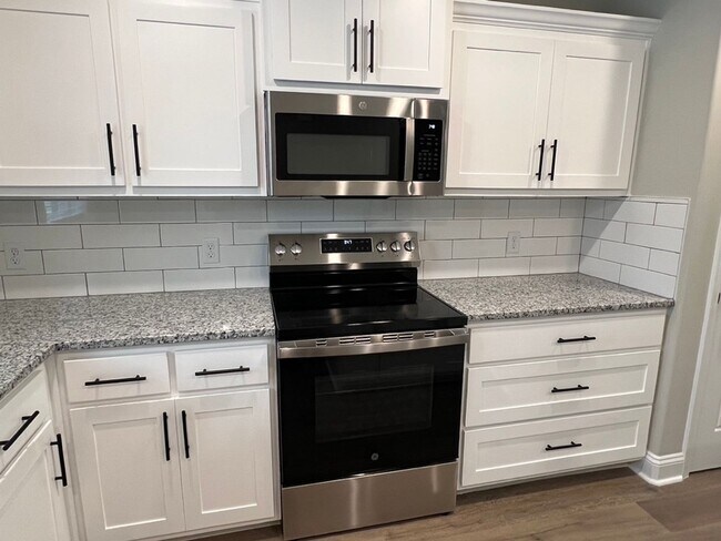 Building Photo - BRAND NEW! 3BR/2BA Duplex for Rent