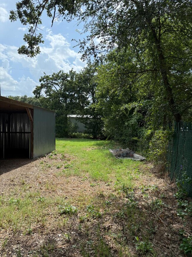 Building Photo - 125 Briarwood Dr
