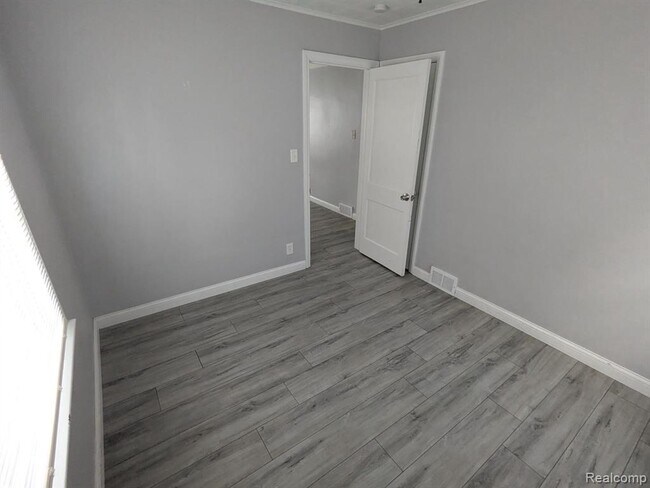 Building Photo - 21103 Nummer St
