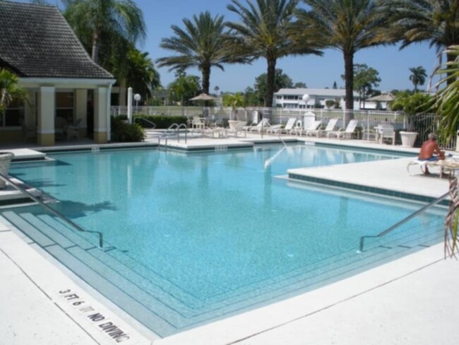 Building Photo - Venetian Palms 1/1!  Water Included!  Swim...