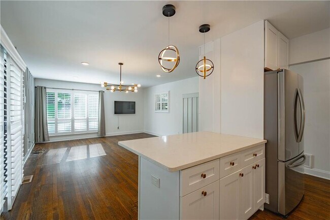 Building Photo - 3860 Carlton Dr