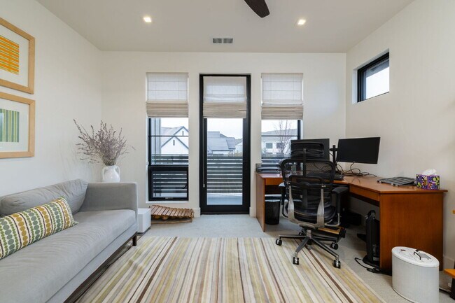 Building Photo - Beautiful Fully Furnished Custom Home in Rancharrah