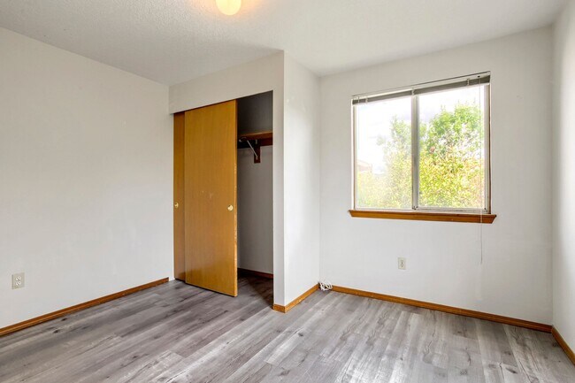 Building Photo - 3BR/2.5BA Two-Story Home in Bethany/NW Portland — Expansive Backyard Deck, Fully Fenced Yard & 2-...