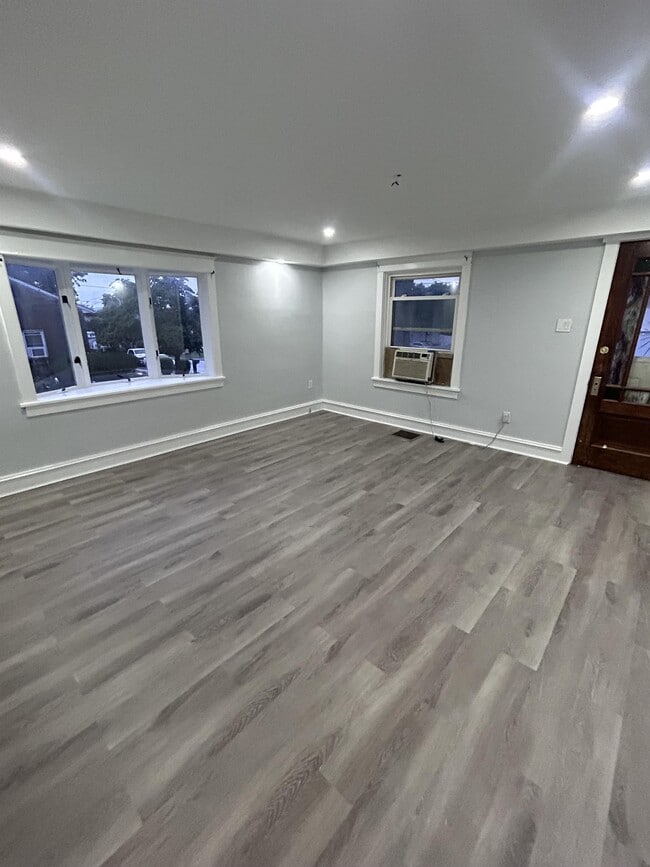 Building Photo - 1400 Beaumont Ave