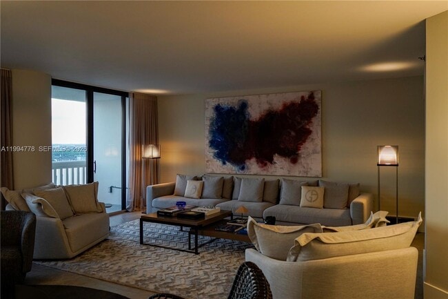 Building Photo - 2000 Island Blvd