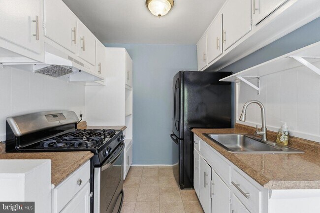 Building Photo - 4903 Americana Dr