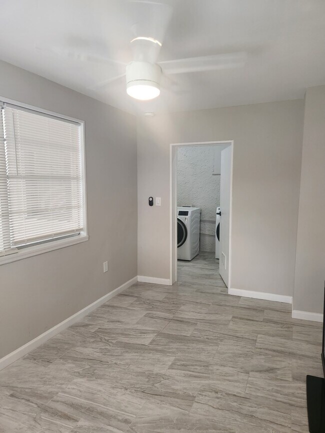 Building Photo - Newly updated 3/1.5 San Marco