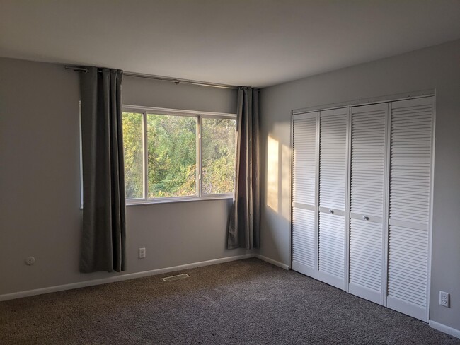 Building Photo - 3569 Kenbrooke Ct