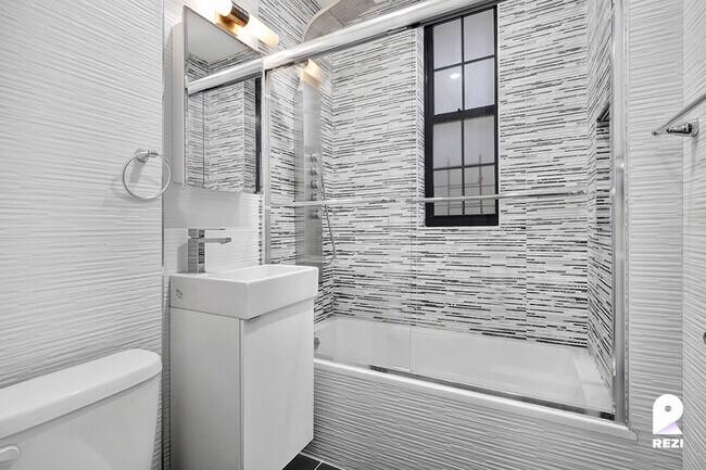 Building Photo - 603 Academy St