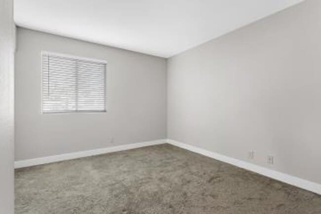 Building Photo - Bella Vita Condominium/Ground Floor/Upgraded/Minutes to the Strip