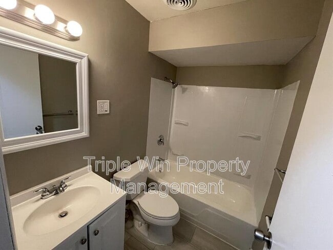 Building Photo - 2733 Tiara Dr