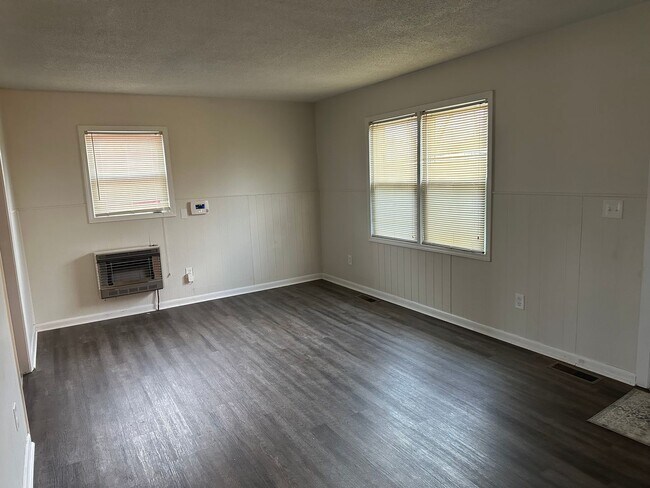 Building Photo - Pet Friendly Home in Vine Grove!