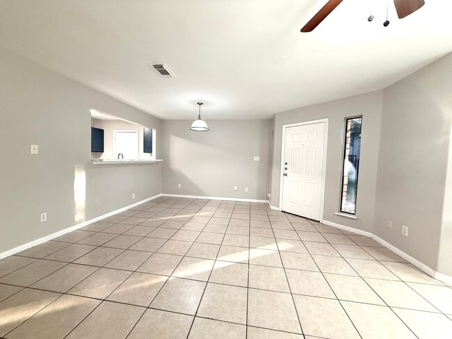 Building Photo - 3032 La Estancia Ln