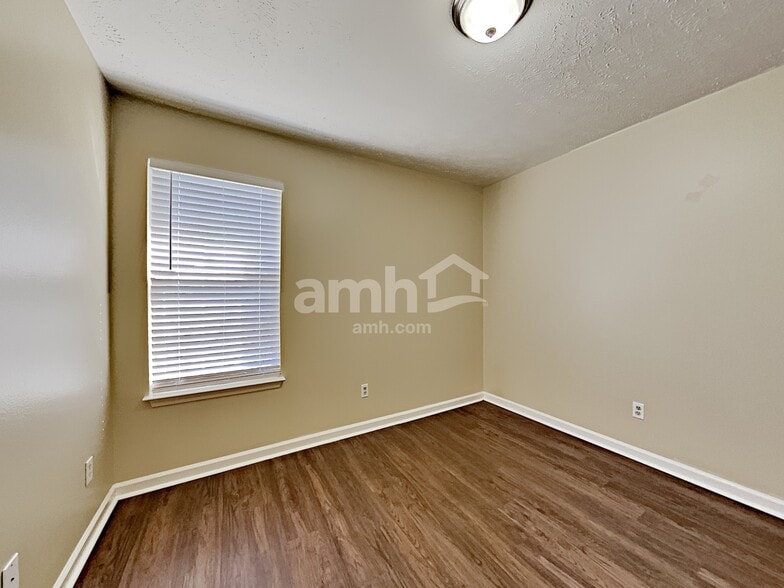Building Photo - 1633 Jo Ann Dr