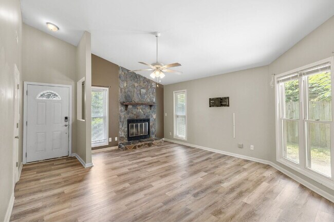 Building Photo - Cozy Timberwood Dr
