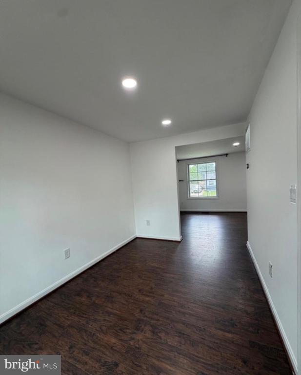 Building Photo - 1358 Raleigh Dr