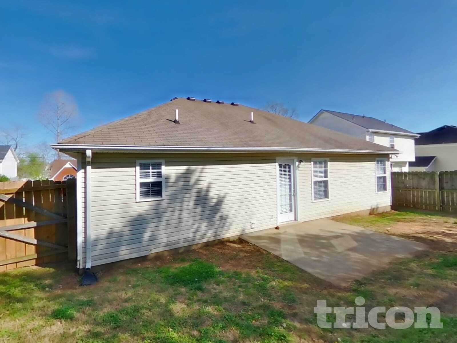 Building Photo - 996 Tom Hailey Blvd