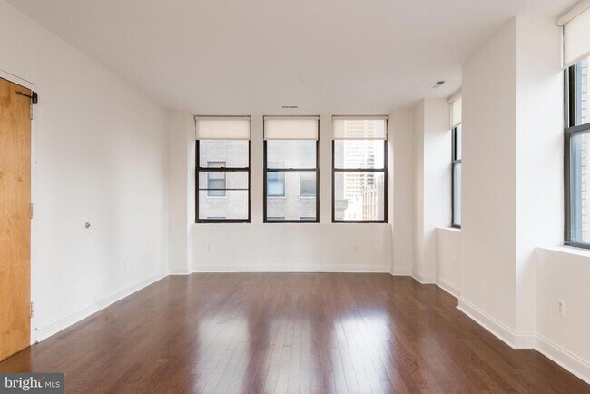 Building Photo - 220 S 16th St