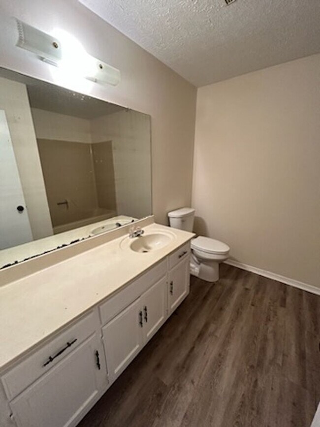 Building Photo - 1840 Woodland Ave