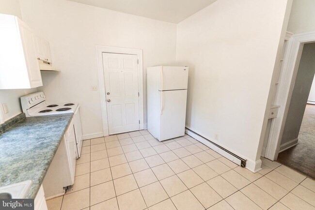 Building Photo - 733 Camden Ave