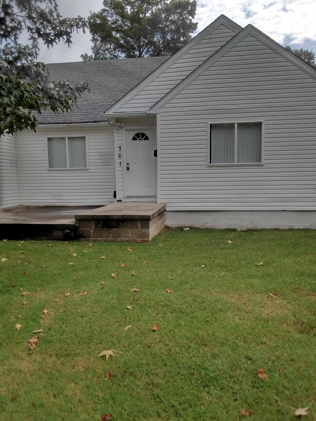 Building Photo - 701 S James St