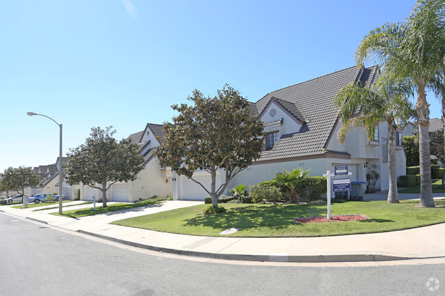 Building Photo - Stonebridge Townhomes