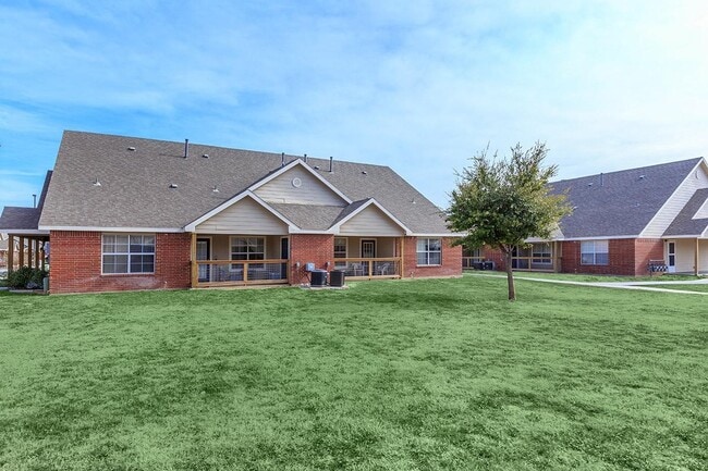 Building Photo - 1600 W Clements St