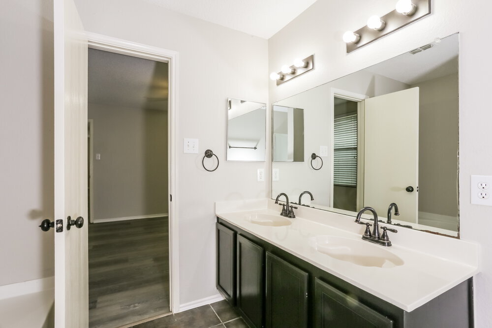 Building Photo - 321 Daisy Ln